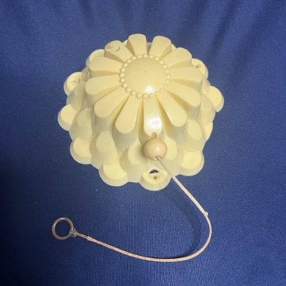 VTG Lidco Floral Wall Mount Music Box w/Pull Cord -Plays Christmas Music- Works - Picture 1 of 5